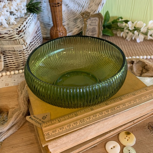 Vintage Glass Bowl / Decor🐢 - Picture 6 of 7